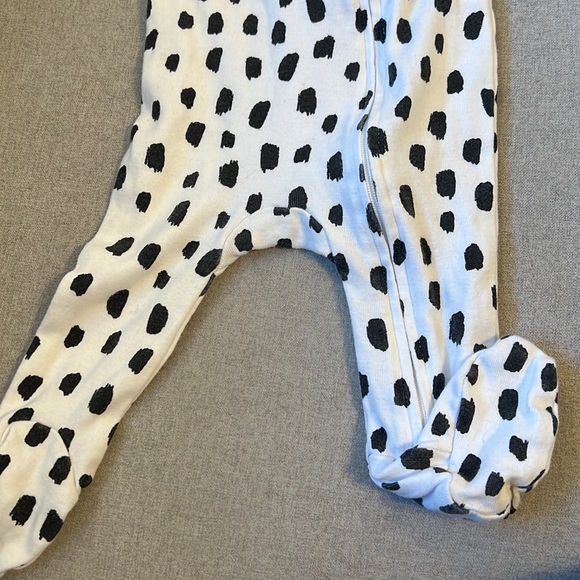 Pottery Barn sleeper size 3-6 months - Picture 3 of 3